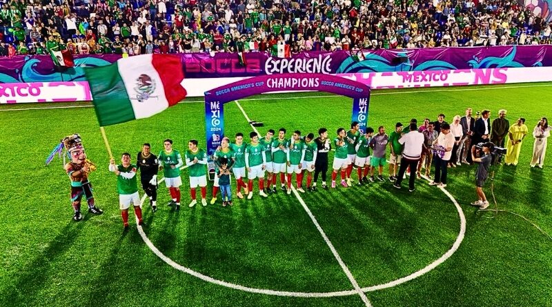 Celebrando el triunfo de México en la Copa Socca America