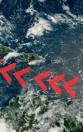 La tormenta se intensifica rápidamente, amenazando las Islas de Barlovento con vientos devastadores y marejadas ciclónicas.