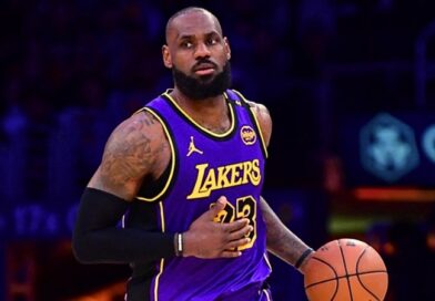 El astro de Los Angeles Lakers supera una marca sin precedentes, combinando puntos de temporada regular y playoffs, consolidando su legado como una leyenda del baloncesto.