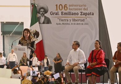 Junto a Claudia Sheinbaum, conmemora el aniversario luctuoso de Zapata y entrega certificados agrarios a mujeres ejidatarias en Morelos.