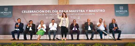 La gobernadora Margarita González Saravia reconoce en Xochitepec la labor incansable del magisterio, clave en el desarrollo social y educativo del estado.