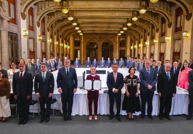 Claudia Sheinbaum anuncia acuerdo con autoservicios y productores para mantener estables los precios de 24 productos esenciales de la canasta básica.